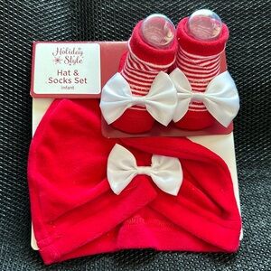 NWT infants hat and socks  Christmas holiday style